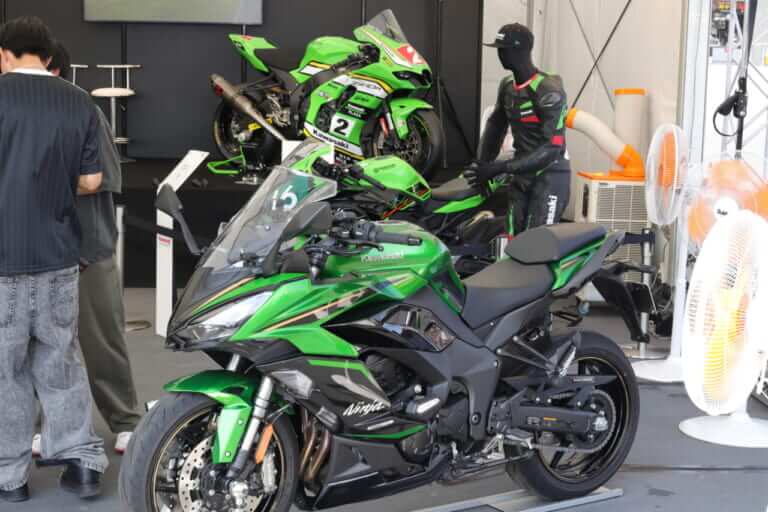 鈴鹿8耐“GPスクエア”カワサキブースでは「Ninja ZX-6R」が当たる