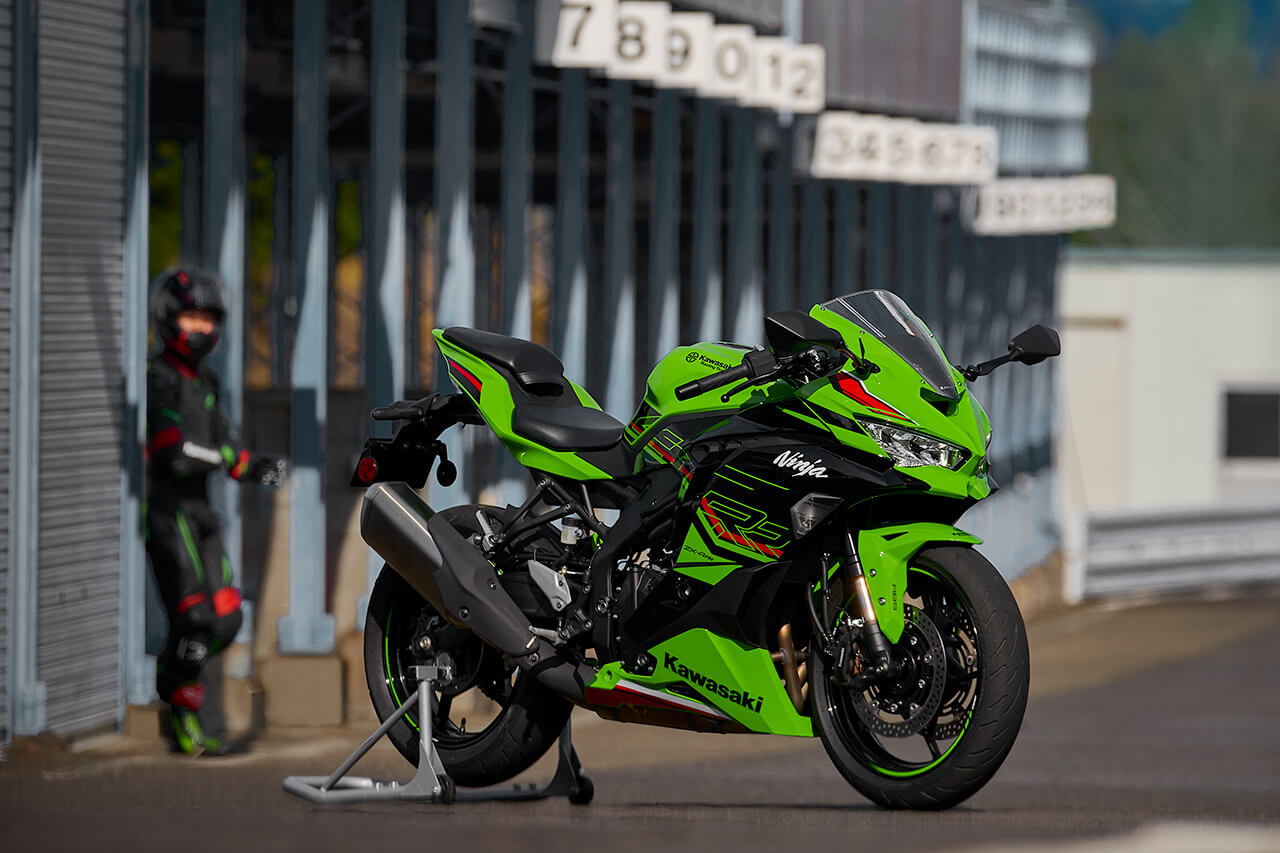 80psの秘密に迫る! カワサキNinja ZX-4R エンジン解説＆ZX-25R比較