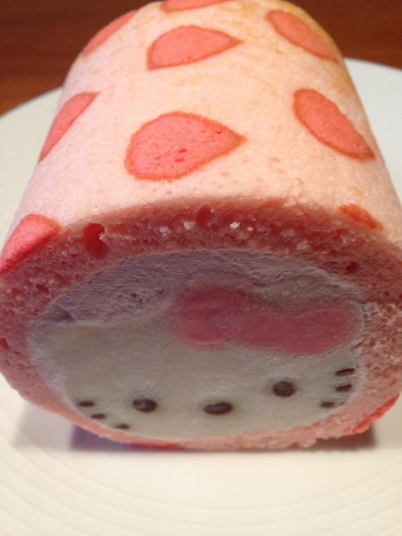 ロールケーキの中身はぷるるん＆ひんやりキティさんのゼリー♪ ネット