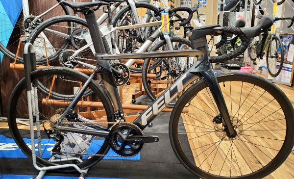 FELT】ブランドを象徴するロードバイク！AR ADVANCED 105在庫有り