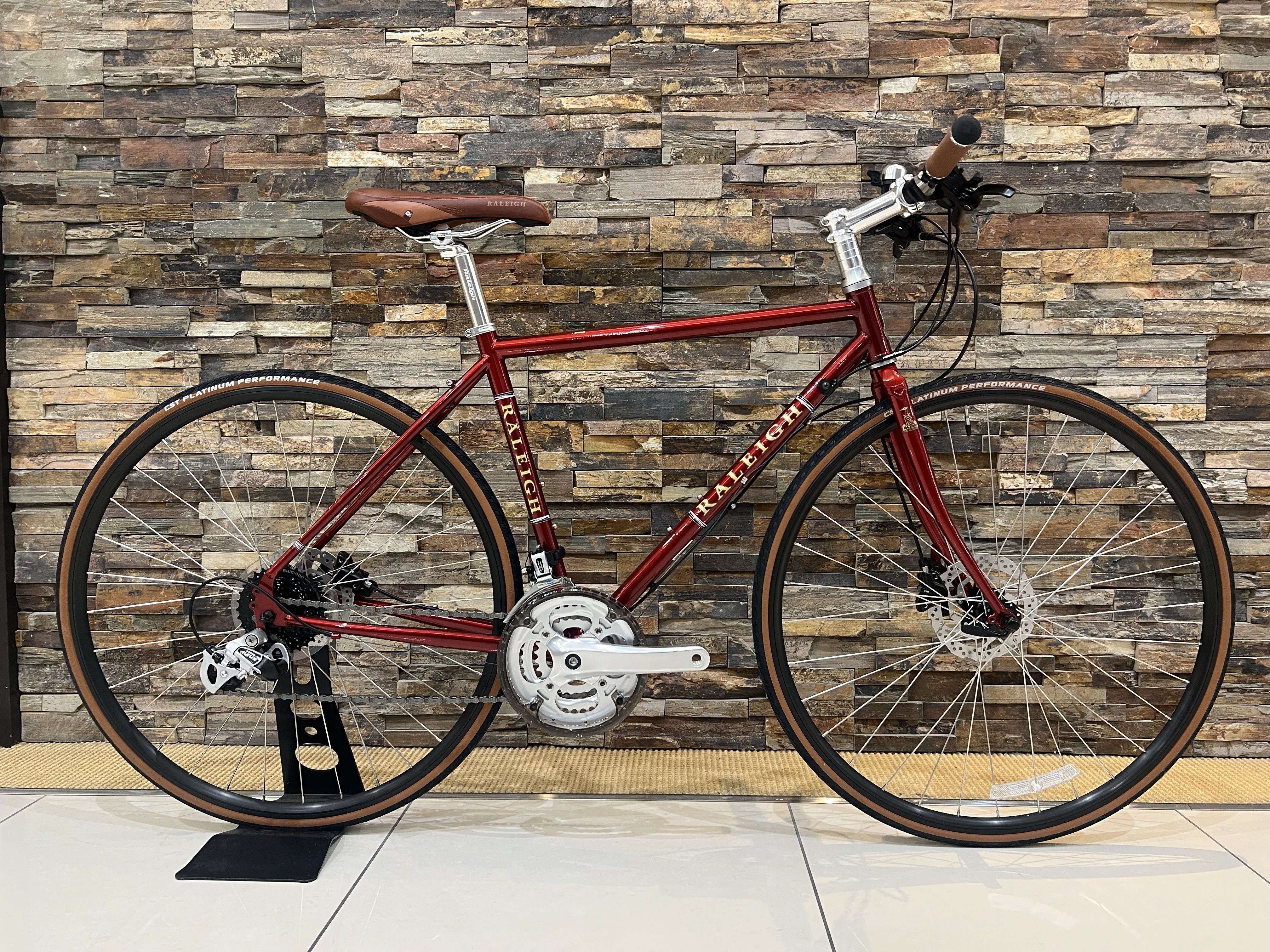 SALE】ラレーの定番クロモリクロスバイクが入荷。見た目もクラシックで