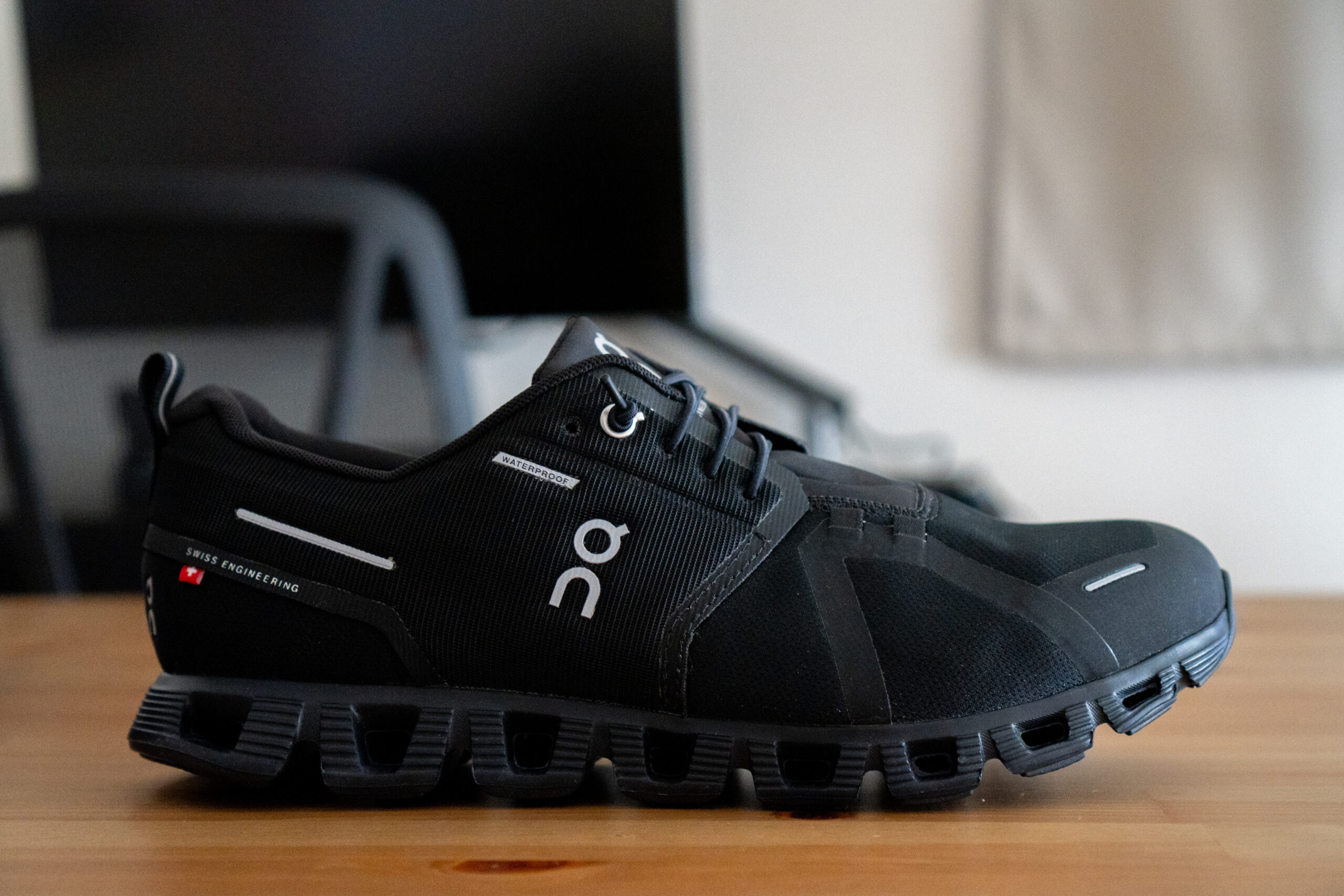 On Cloud5 Waterproof レビュー】台風の日でも靴下を守れるか履いて