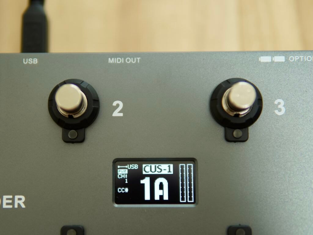 コンパクト軽量・低価格で扱いやすいMIDIフットコントローラー