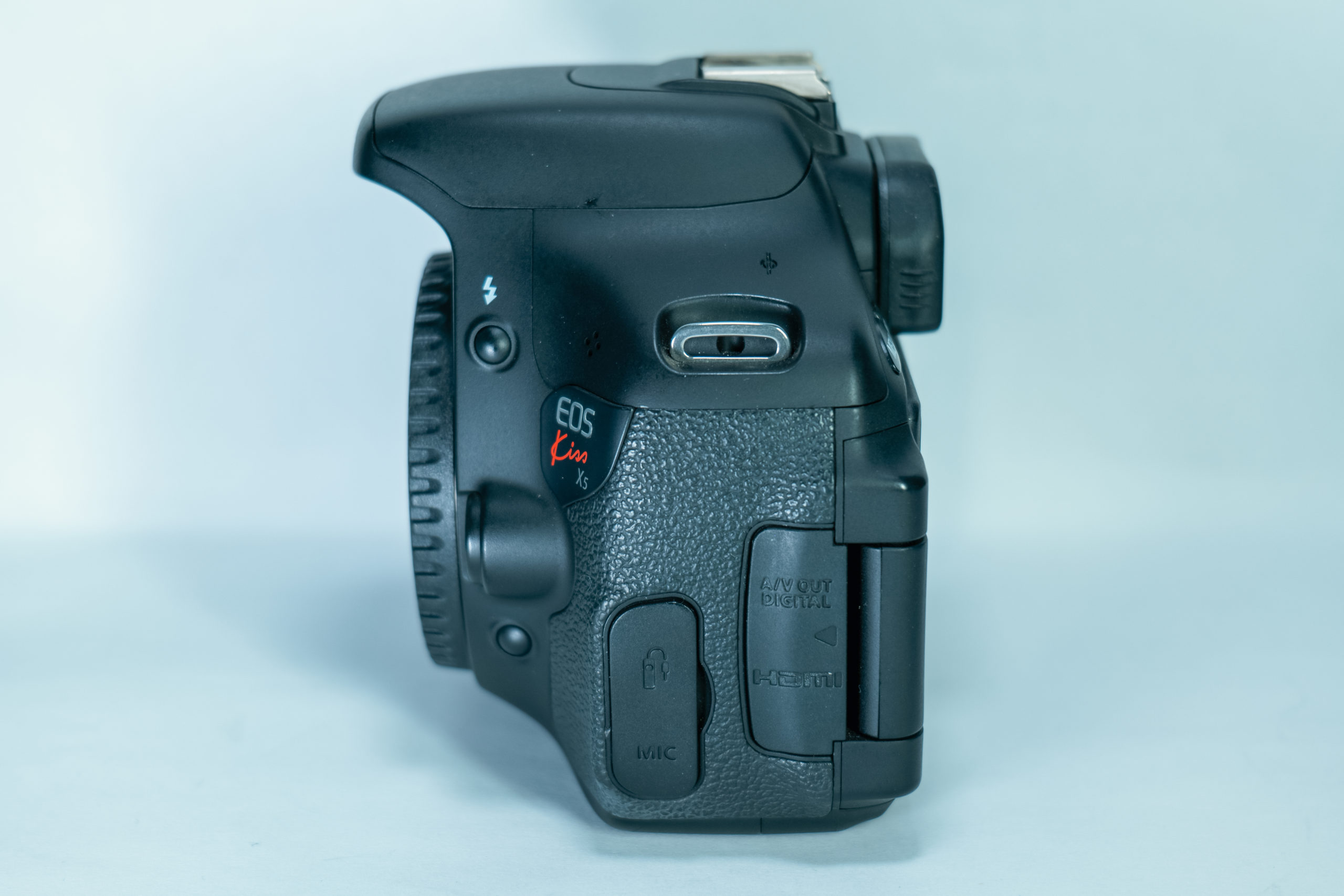 レビュー】中古激安！キャノン KISS X5は初めての一眼レフにおすすめ
