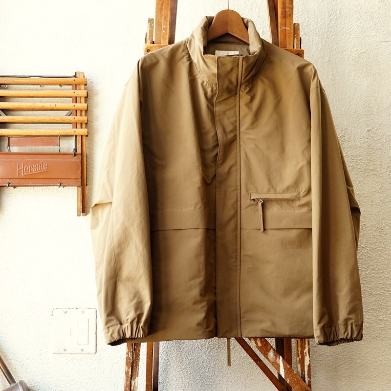 STILL BY HAND シーズンレスで楽しめる撥水ポリエステルのスタンド