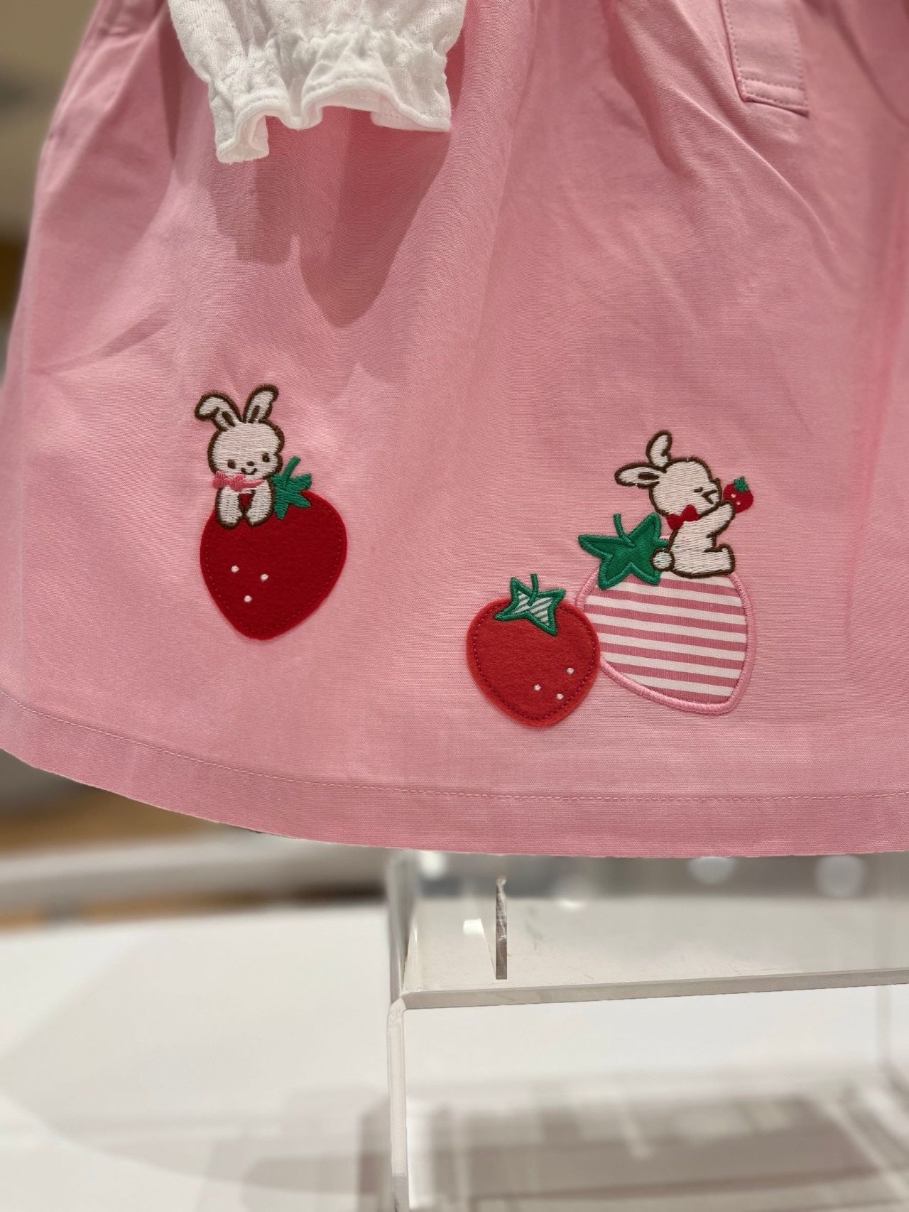 可愛いお洋服が揃いましたよ｜ファミリアファミリア芦屋モンテメール店