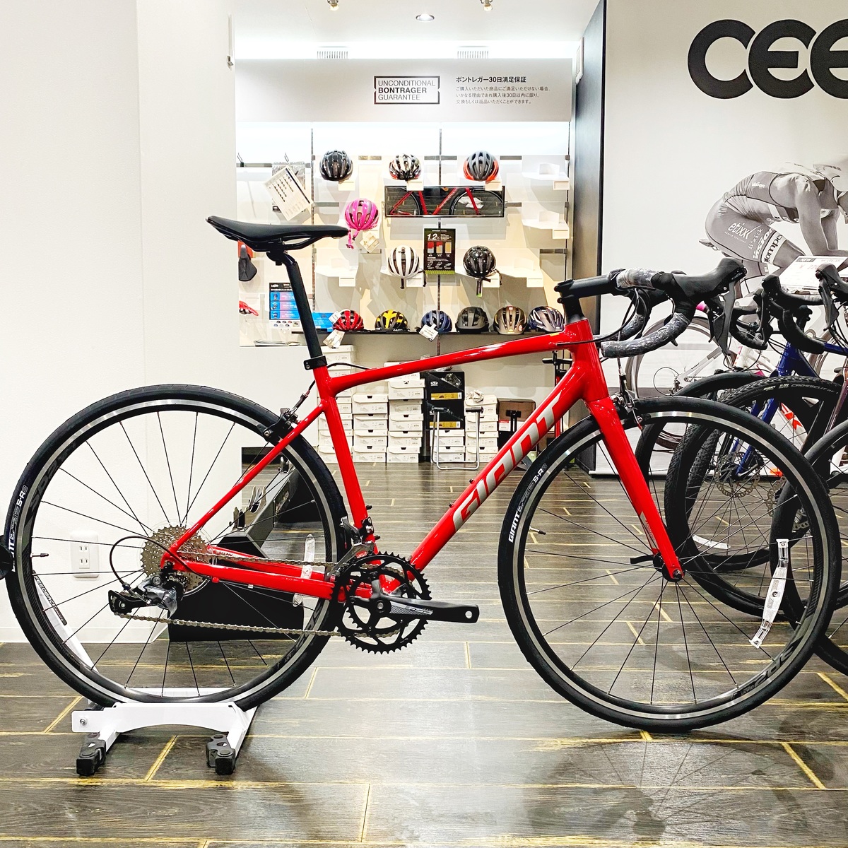 通勤、通学にも人気の高いエントリーロード、GIANT【CONTEND】が入荷