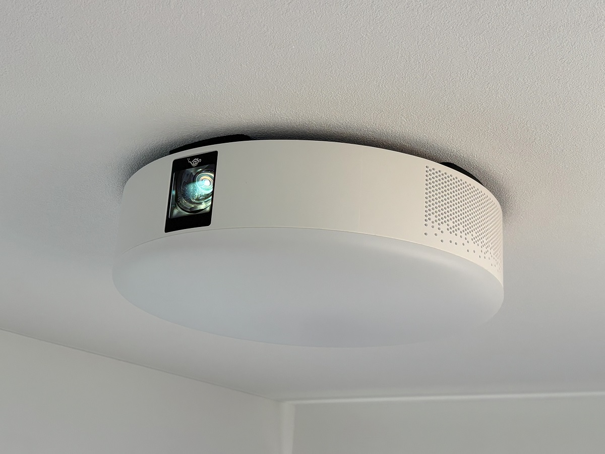 Aladdin X2 Plus体験レビュー！プロジェクターを寝室で家族と使って