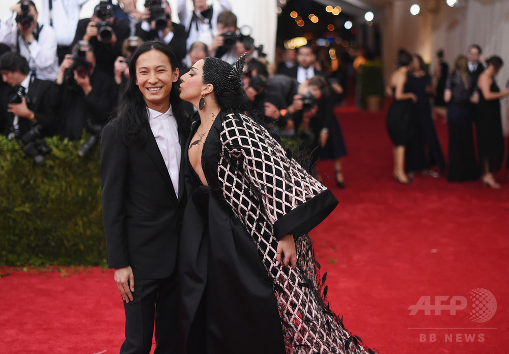 バレンシアガ」、アレキサンダー・ワンの退任を正式発表 写真1枚 国際