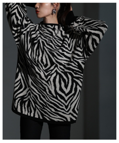 レディース 大人 モード モノトーンで着映えるゼブラ柄ニット swkt-129