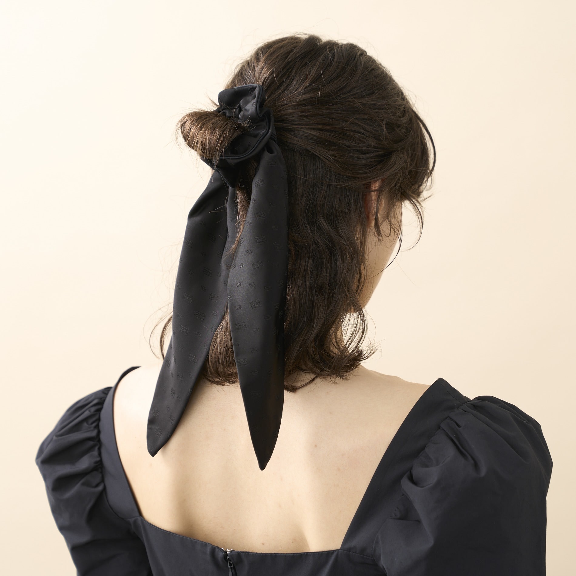 アレクサンドルドゥパリ リボンベルベット シュシュ ブラック