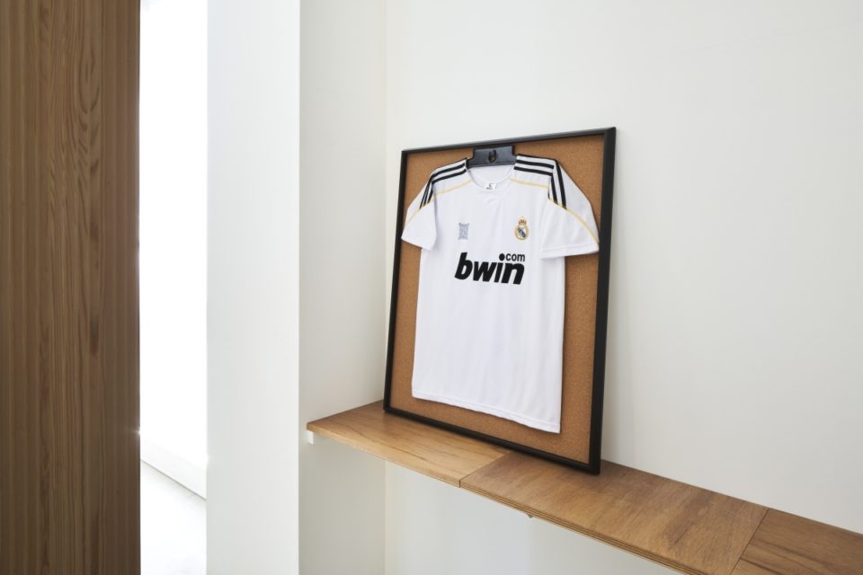 ユニフォームケース 「グルアール」 | 額縁メーカー 株式会社アルナ