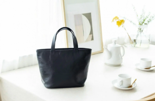 日常に彩りを 本革ミニトートバッグ │LIB │ ショップブログ