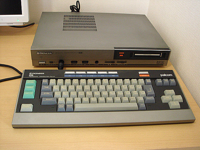 MSX PX-7 (Pioneer) 1983年 | 古いハードに囲まれて since2011