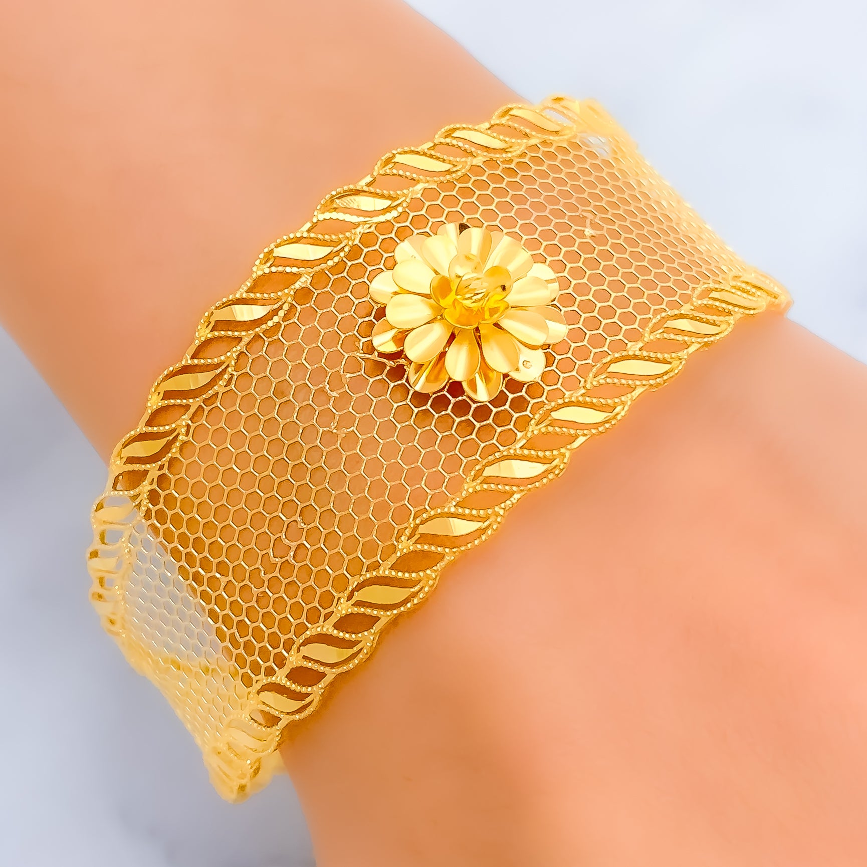 Minimalist Radiant Flower 21K Gold Bangle Bracelet – Andaaz Jewelers