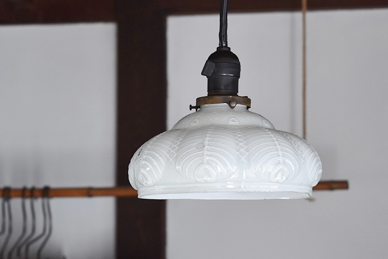 ガラスシェード 乳白 孔雀の羽 電笠 昭和初期 - 生活骨董と古布の