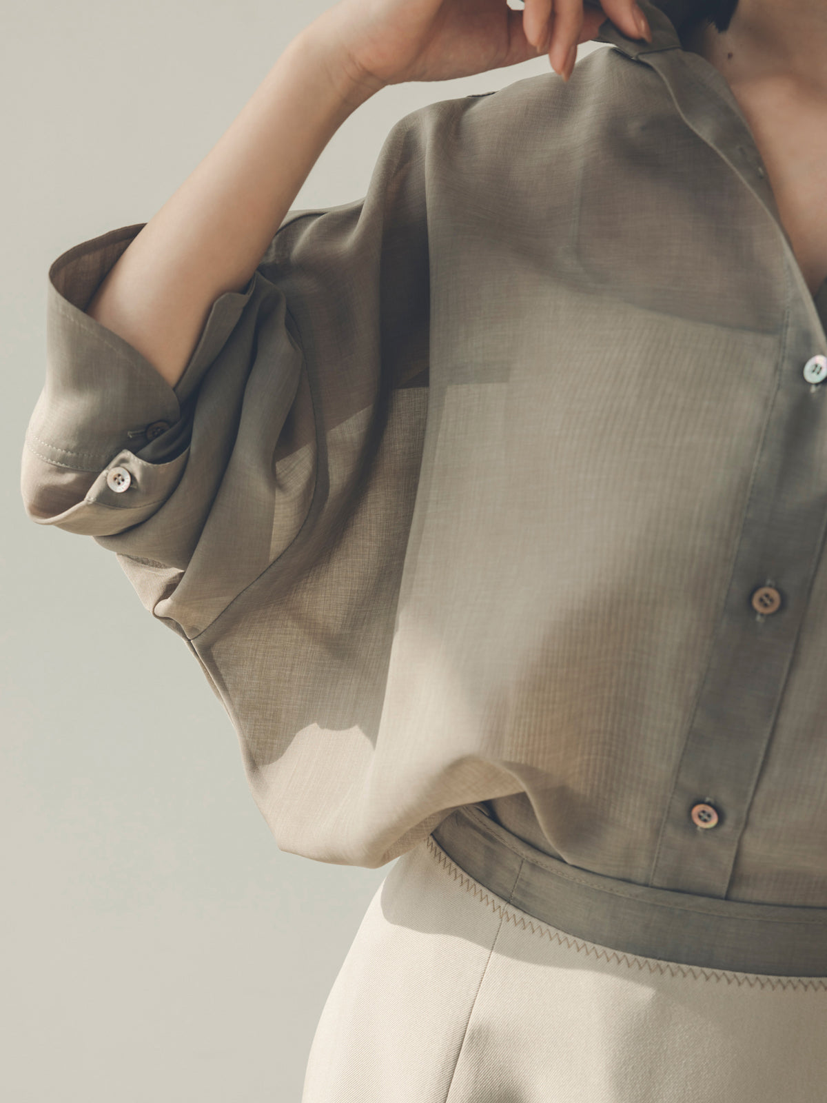 ミニマルシアーオーバーシャツ