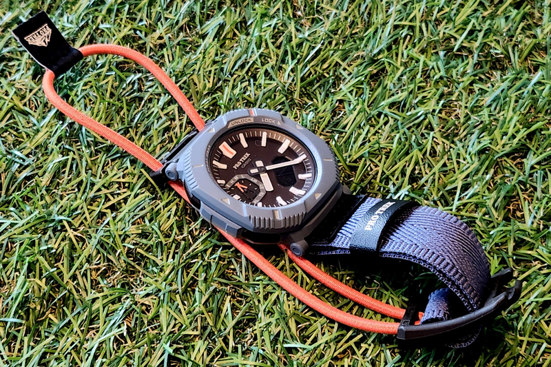 オレンジ色のバンジーコードに惹かれてカシオ「PRO TREK」を衝動買い