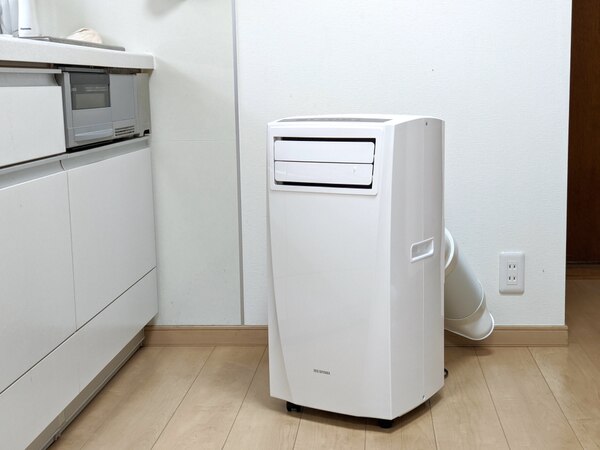 ASCII.jp：アイリスオーヤマの工事不要エアコン、便利だが難点も (1/4)
