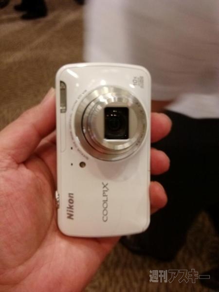 ニコンがスマホ? Android搭載カメラ『COOLPIX S800c』発表(画像さらに