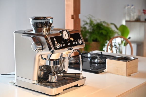 デロンギ、趣味を極める新型エスプレッソマシン 味を追求したい人に