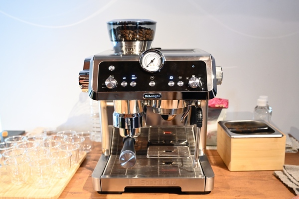 ASCII.jp：デロンギ、趣味を極める新型エスプレッソマシン 味を追求