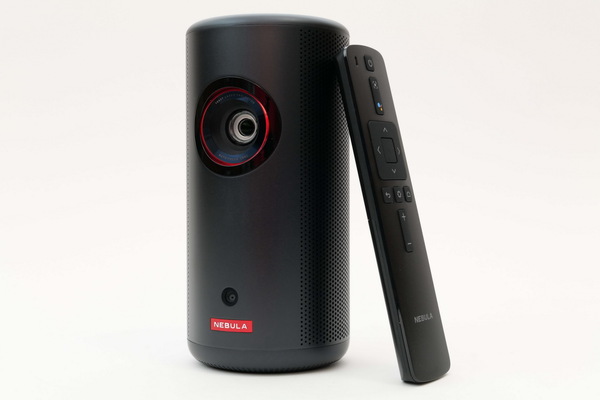 ASCII.jp：バッテリーでどこでも120インチでサッカー観戦だ! 「Nebula