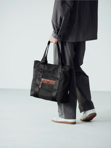 土屋鞄、ブランド初のナイロン製バッグ4種。軽さと耐久性・光沢感を