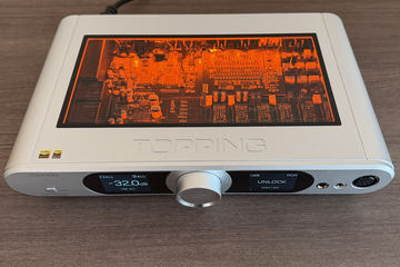 エプソン、720p/3D対応で7万円のプロジェクタ入門機「EH-TW530