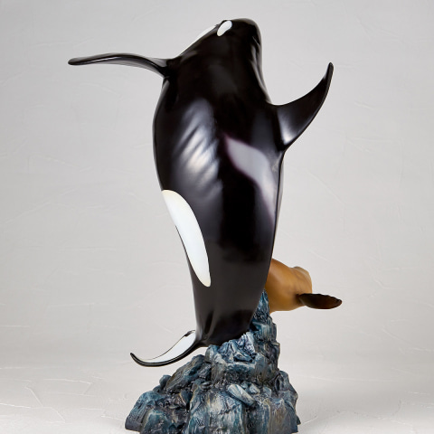 圧倒的な躍動感！ 松村しのぶ氏原型のスタチュー「NATURE TALES シャチ