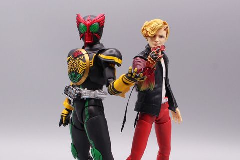 レビュー】「S.H.Figuarts アンク（人間態）」＆「S.H.Figuarts（真骨