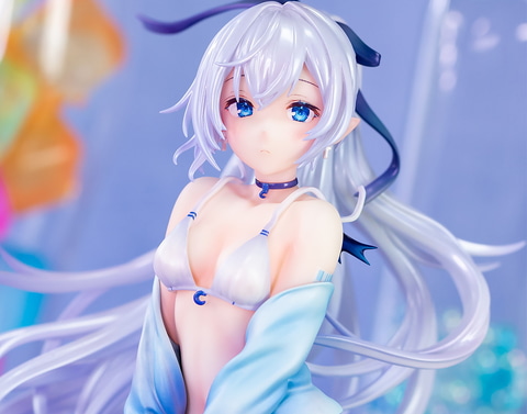 ビキニがちょっと浮いてる気がする!? イラストレーター米白粕氏が描く