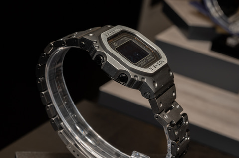G-SHOCK、新フルメタルブラック「GMW-B5000MB」 - Impress Watch