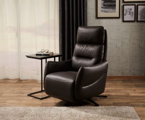ニトリ、足を上げてくつろげる本革の電動リクライニングチェア - 家電