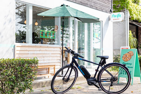 ボッシュ、大阪のカフェでトレックのe-bike「Verve+」の展示をスタート