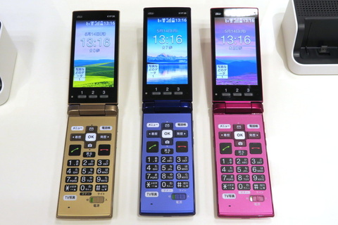 卓上ホルダーにスピーカー、折りたたみ型の「かんたんケータイ KYF38