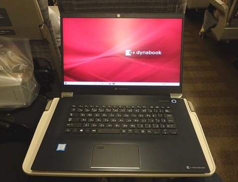 Hothotレビュー】15.6型でもモバイルできる1.399kgのクラムシェル