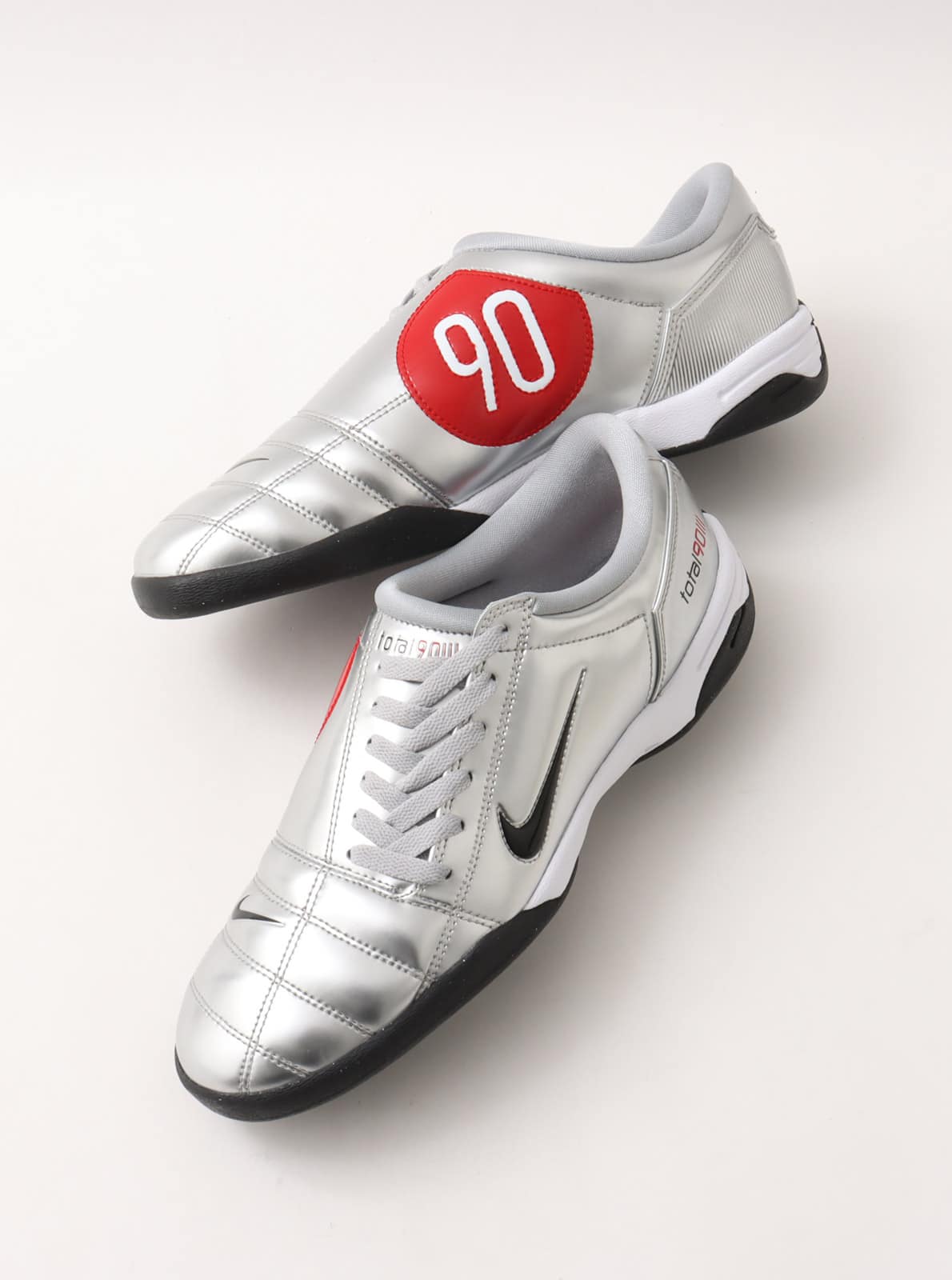 NIKE T90 SP | サッカーの歴史に不朽のレガシーを残したトータル 90が