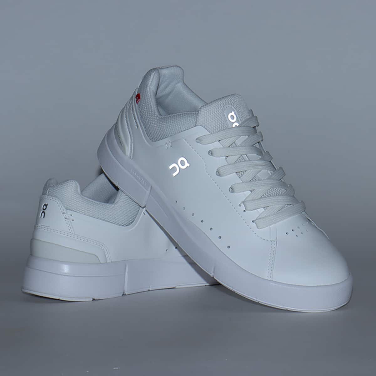 On THE ROGER Advantage 2 W All White（オン ザ ロジャー