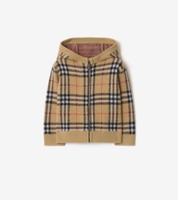 C82EF845-6404-4029-9C77-