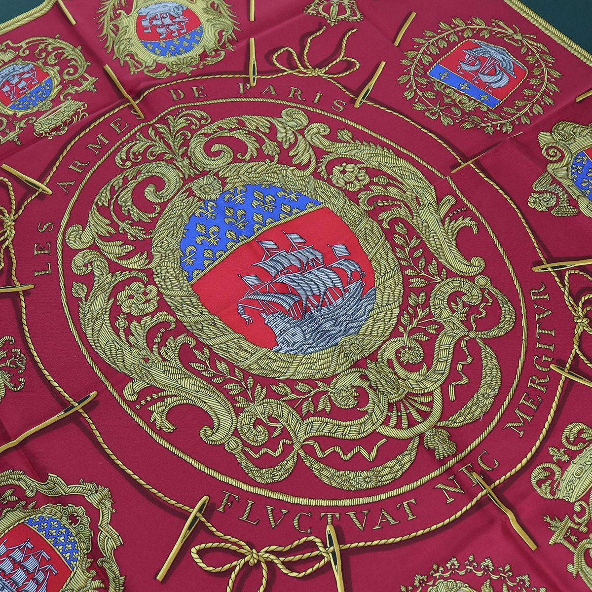 HERMES エルメス カレ90 パリの紋章 スカーフ シルク/シルク100