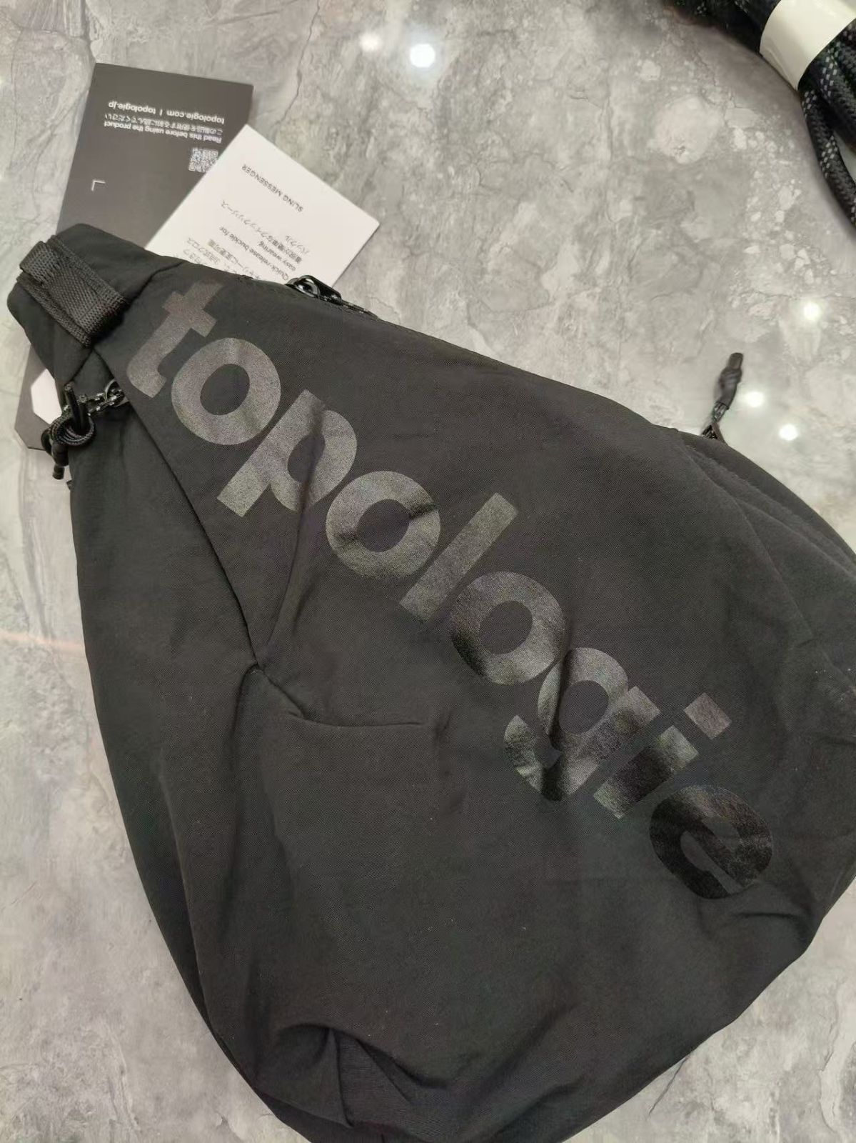 topologie Sling トライアングル メッセンジャーバッグ スモール