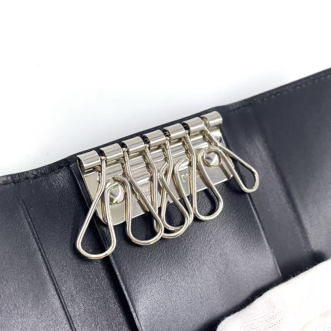 GUCCI Gロゴ レザー ブラック キーケース シルバー 0330416 - メルカリ