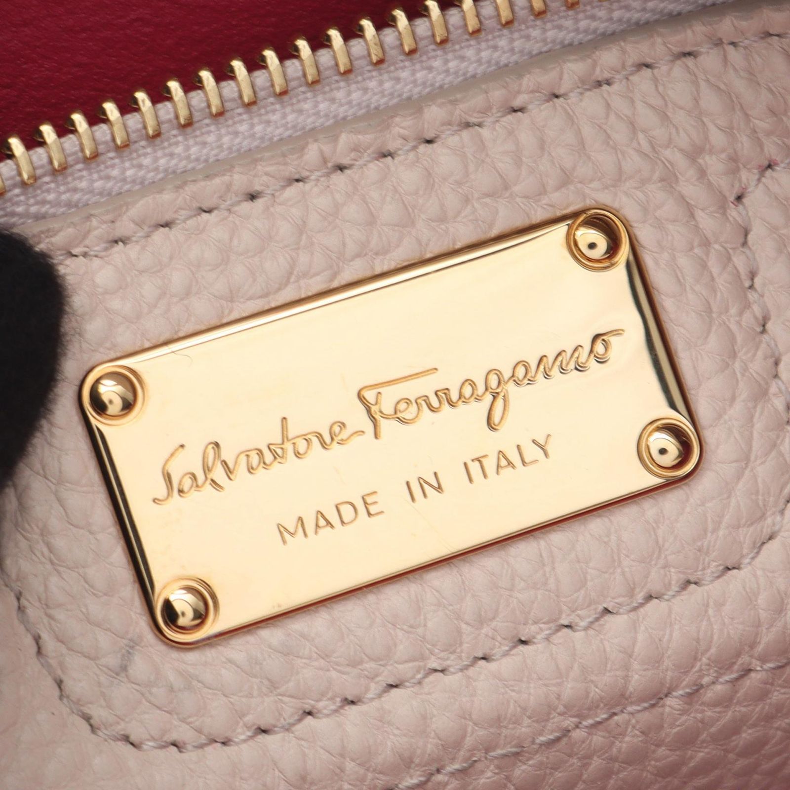 Salvatore Ferragamo サルヴァトーレフェラガモ AMY エイミー