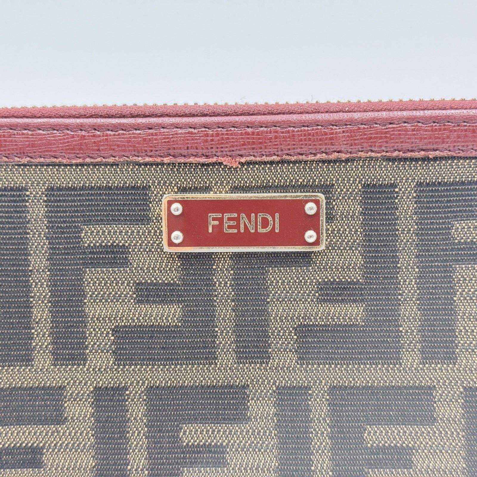 FENDI（フェンディ）ズッカ柄 ラウンドファスナー長財布 レディース