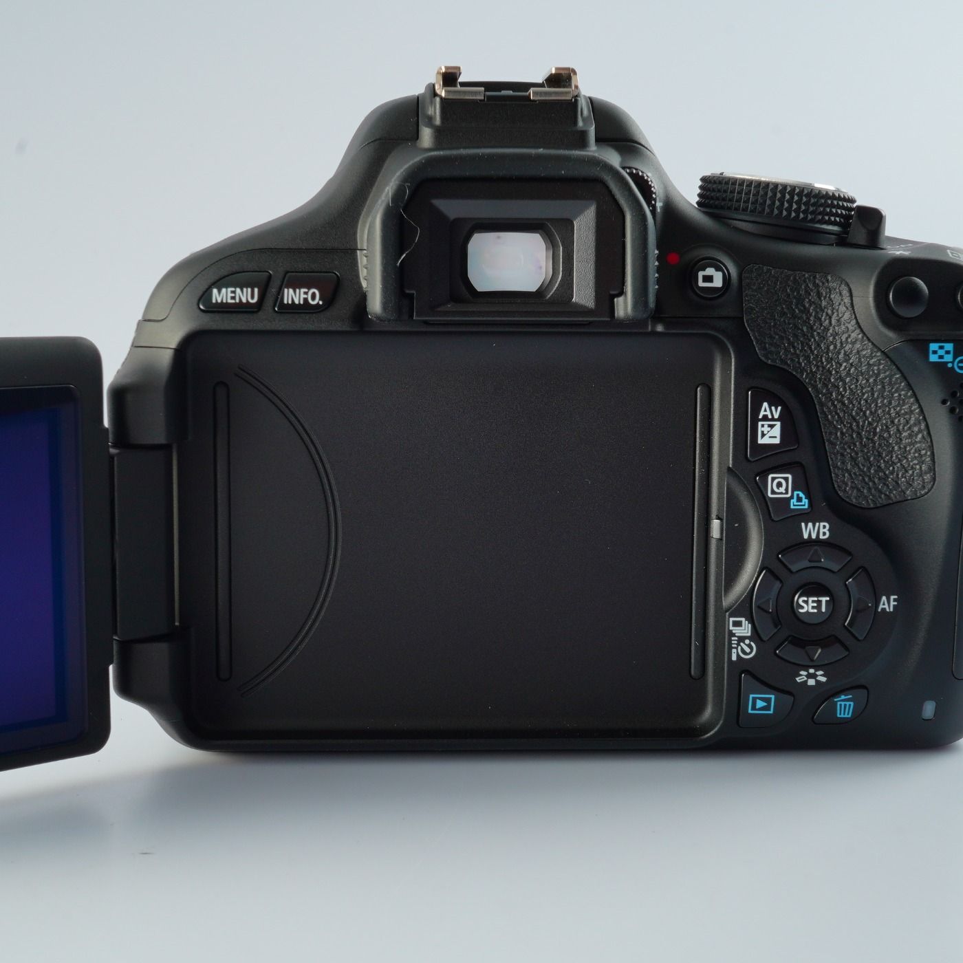 Canon キヤノン EOS Kiss X5 ( Rebel T3i ) + EF-S 18-55mm F/3.5-5.6