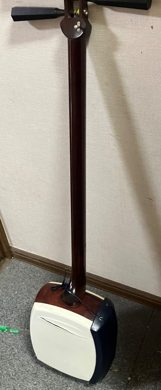 値下げ！津軽三味線 表 裏皮破れ有り 紅木の良い津軽三味線です - メルカリ