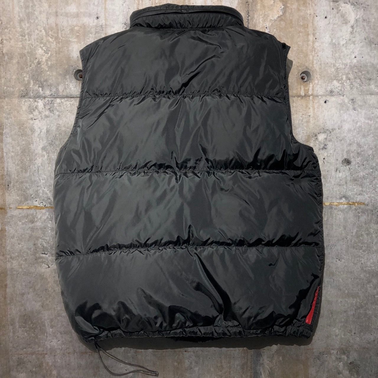 PRADA ナイロンベスト 黒 M アウトレット 貴重 PRADA プラダ ダウン