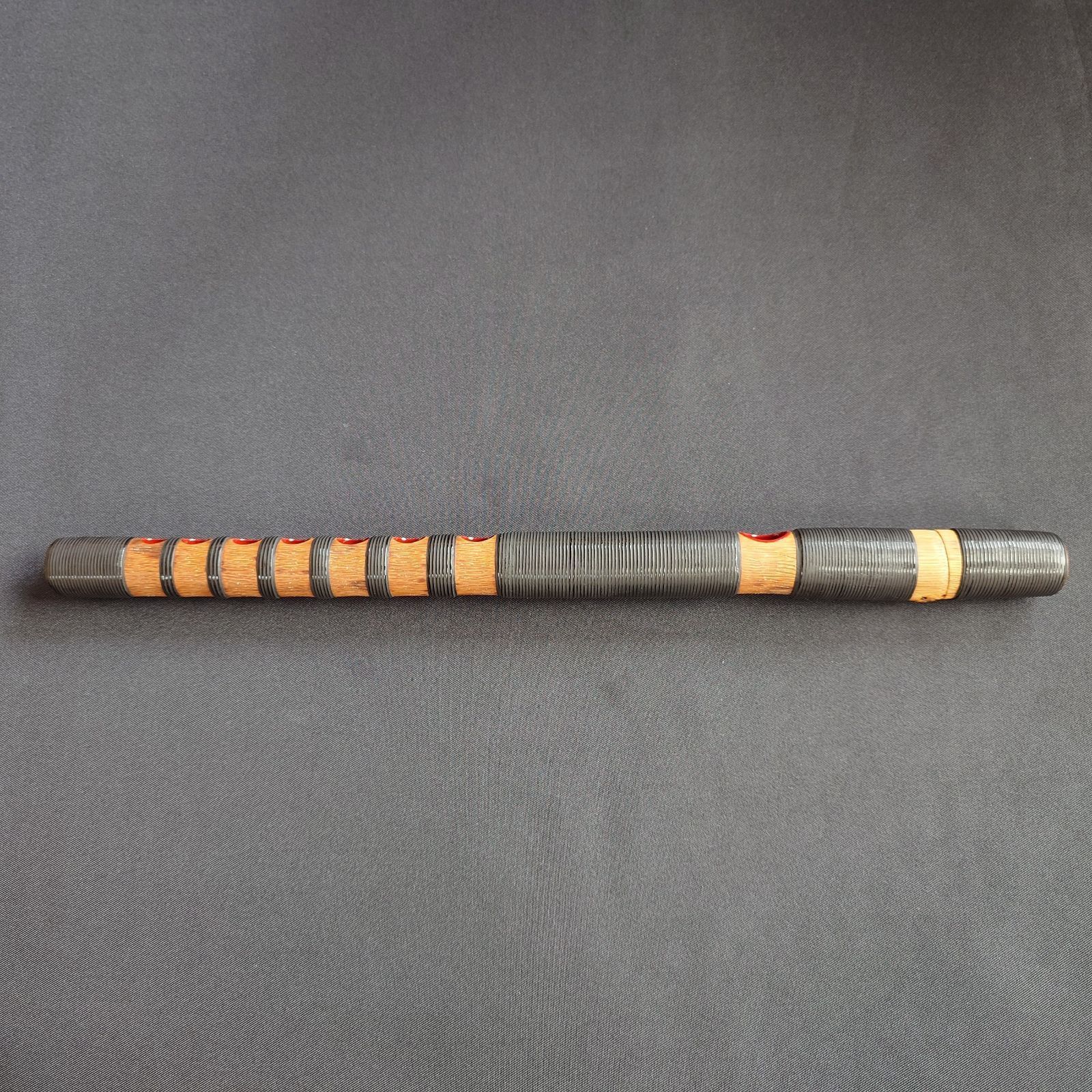 龍笛】新古管 煤竹 黒色 本漆 籐巻 黒頭 桐箱付き／雅楽／神楽 - メルカリ