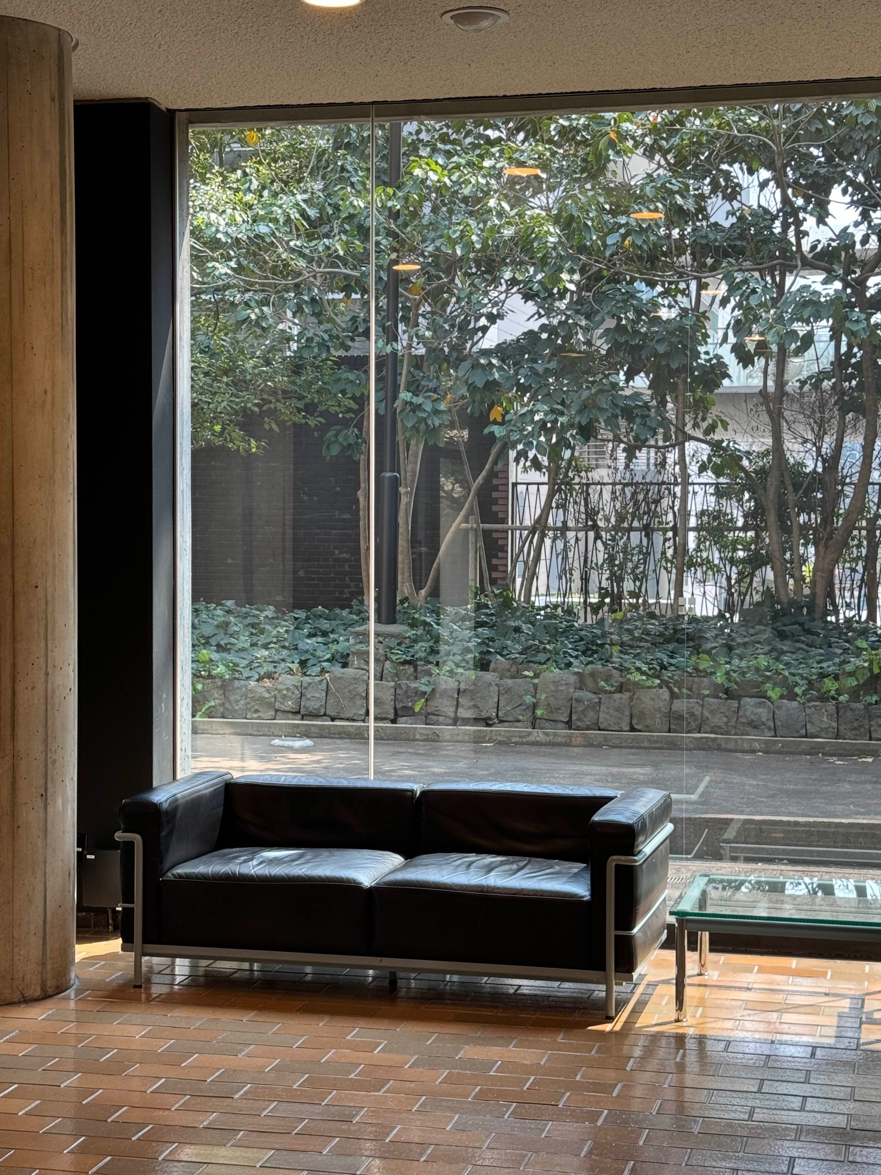 ○美術館の名作椅子#01○国立西洋美術館｜mata